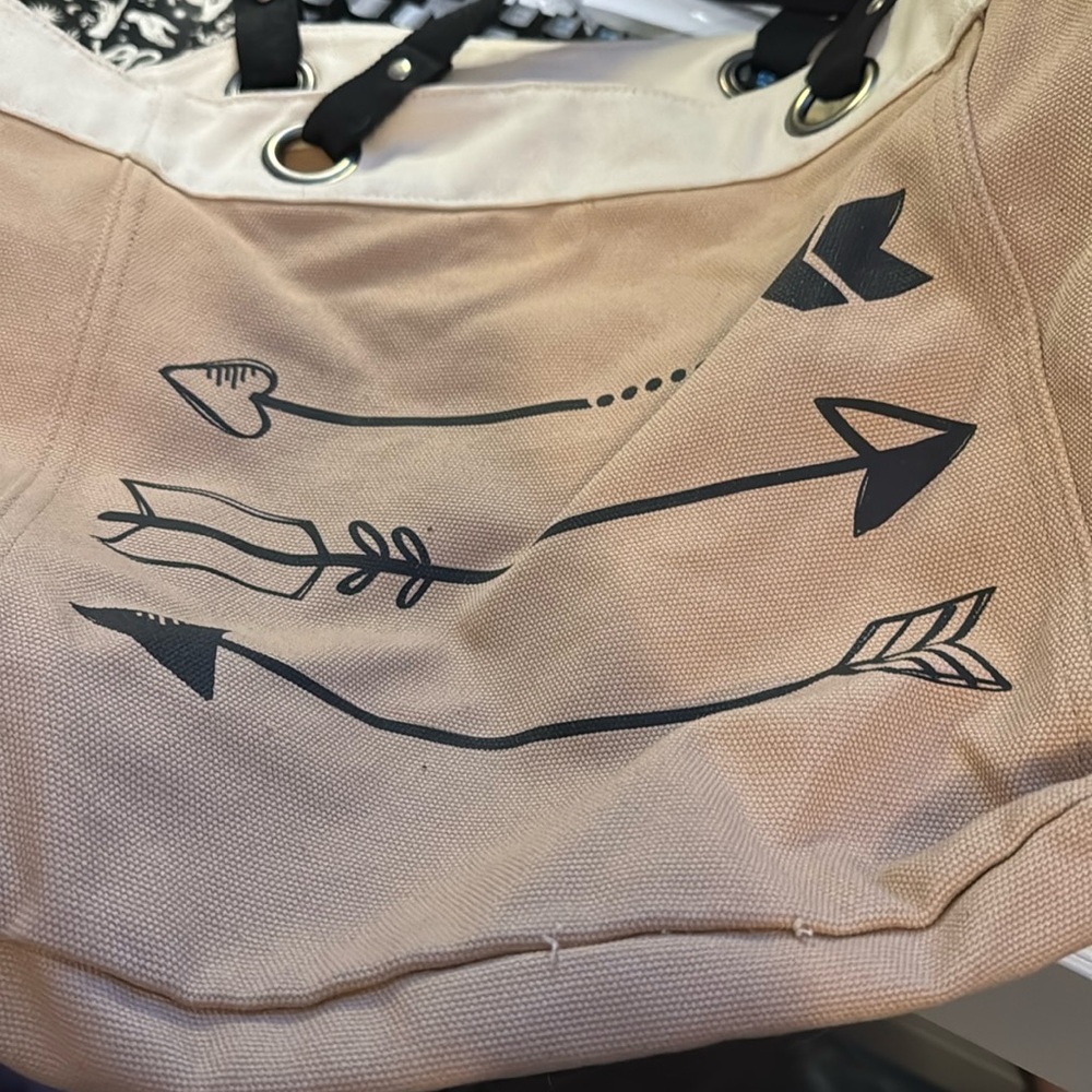 Medium light brown shoulder bag